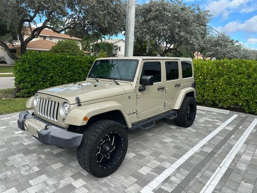 Beige 2018 Jeep Wrangler JK Unlimited Sahara