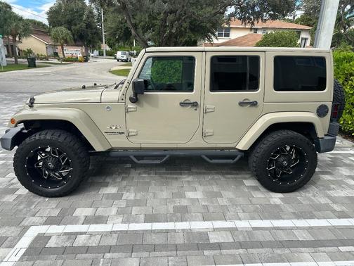 Beige 2018 Jeep Wrangler JK Unlimited Sahara