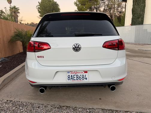 2017 Volkswagen Golf GTI SE 4-Door