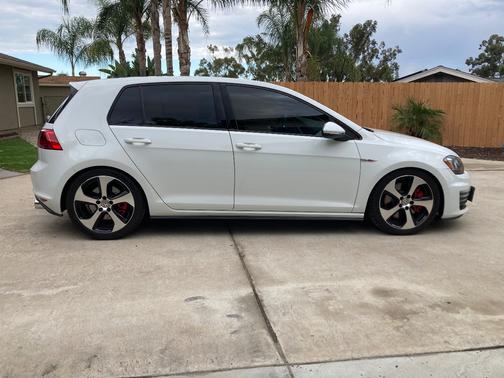 2017 Volkswagen Golf GTI SE 4-Door