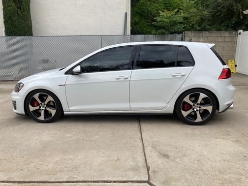 2017 Volkswagen Golf GTI SE 4-Door