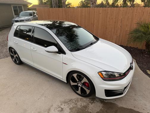 2017 Volkswagen Golf GTI SE 4-Door