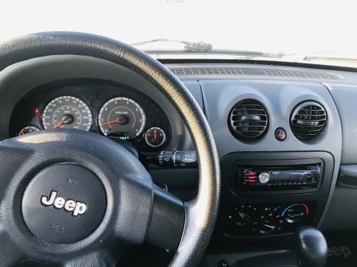 Photo 1 of 7 of 2006 Jeep Liberty Sport