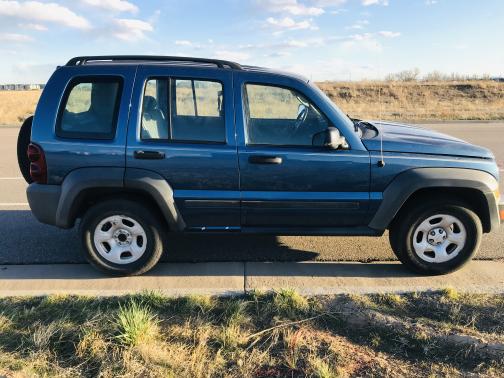 Photo 3 of 7 of 2006 Jeep Liberty Sport