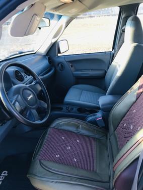 Photo 4 of 7 of 2006 Jeep Liberty Sport