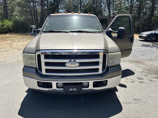 2005 Ford F-350 Lariat SuperCab Super Duty DRW