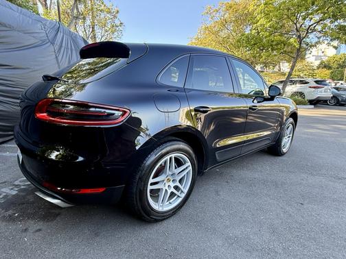 Black 2018 Porsche Macan Macan Sport Edition