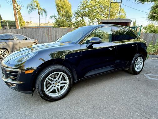Black 2018 Porsche Macan Macan Sport Edition