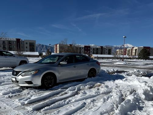 Silver 2016 Nissan Altima 2.5