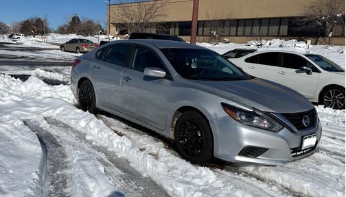 Silver 2016 Nissan Altima 2.5