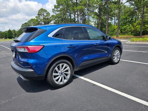 2022 Ford Escape Titanium Hybrid