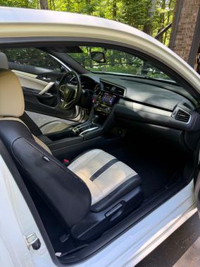 White 2017 Honda Civic EX-L