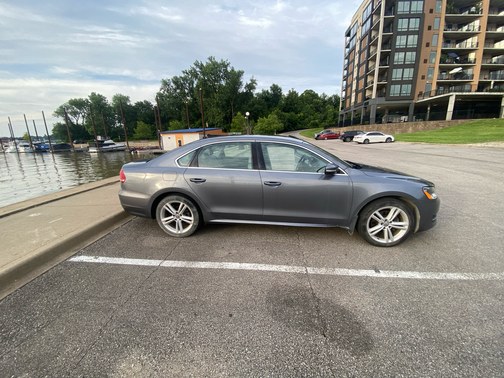 Gray 2014 Volkswagen Passat 2.0L TDI DSG SE w/Sunroof