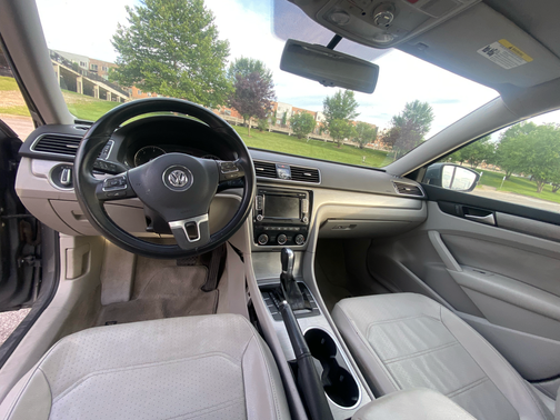 Gray 2014 Volkswagen Passat 2.0L TDI DSG SE w/Sunroof