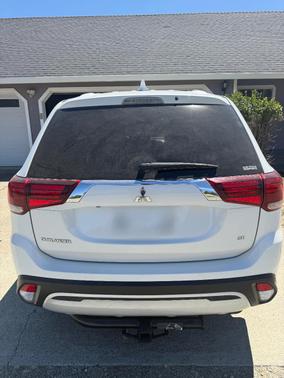 White 2020 Mitsubishi Outlander SE