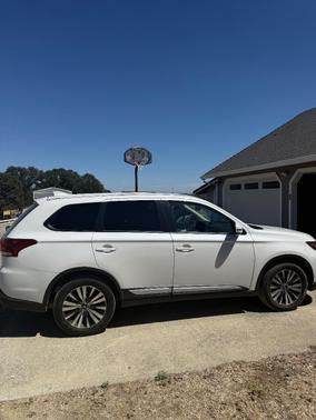 White 2020 Mitsubishi Outlander SE