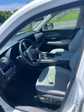 White 2025 Toyota Grand Highlander Hybrid XLE