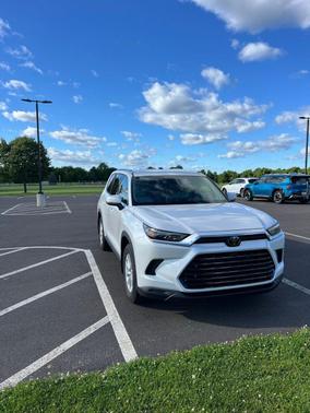 White 2025 Toyota Grand Highlander Hybrid XLE