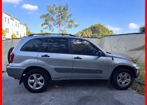 Silver 2005 Toyota RAV4 Base