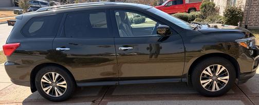 2017 Nissan Pathfinder SL