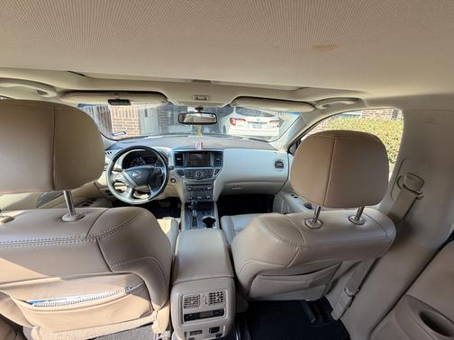 2017 Nissan Pathfinder SL