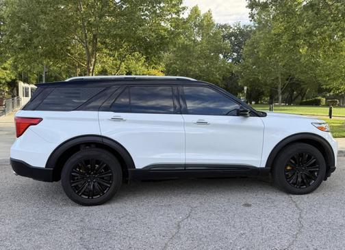 White 2021 Ford Explorer Limited