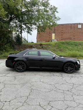 Black 2019 Chrysler 300 Touring