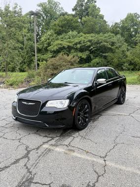 Black 2019 Chrysler 300 Touring