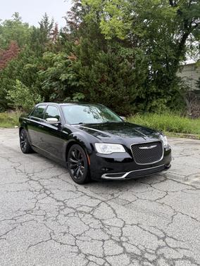 Black 2019 Chrysler 300 Touring