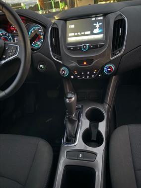 Silver 2018 Chevrolet Cruze LT