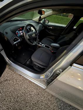Silver 2018 Chevrolet Cruze LT