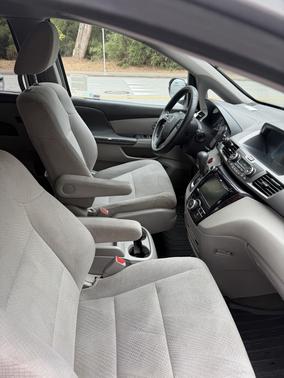Silver 2016 Honda Odyssey SE