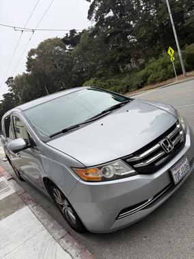 Silver 2016 Honda Odyssey SE