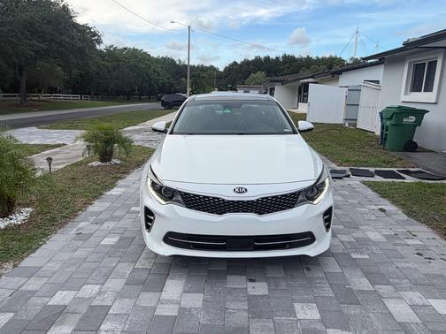 White 2017 Kia Optima EX