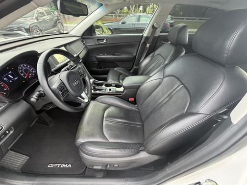 White 2017 Kia Optima EX