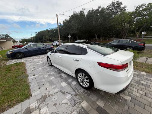 White 2017 Kia Optima EX