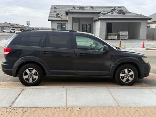 Black 2009 Dodge Journey SE
