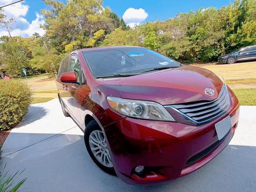 Red 2016 Toyota Sienna XLE