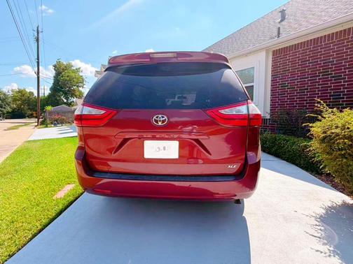 Red 2016 Toyota Sienna XLE