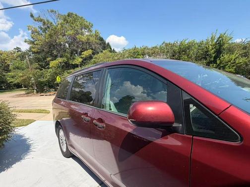 Red 2016 Toyota Sienna XLE