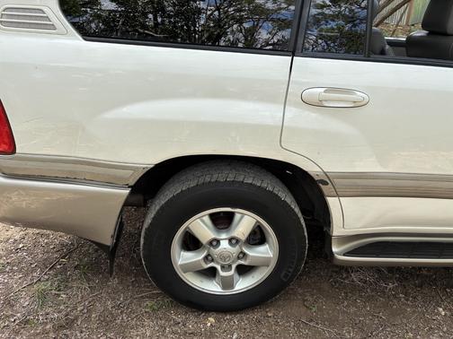 White 2005 Toyota Land Cruiser Base