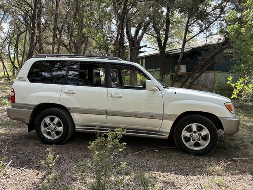 White 2005 Toyota Land Cruiser Base