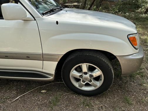 White 2005 Toyota Land Cruiser Base