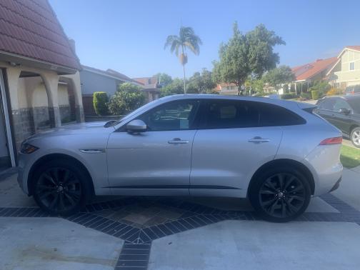 Photo 3 of 8 of 2019 Jaguar F-PACE 25t R-Sport