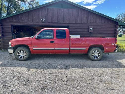 Red 1999 Chevrolet Silverado 1500 LS Extended Cab