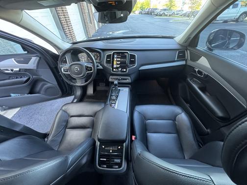 Gray 2021 Volvo XC90 T5 Momentum