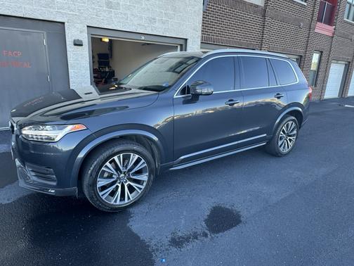 Gray 2021 Volvo XC90 T5 Momentum