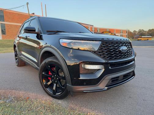 Black 2020 Ford Explorer ST