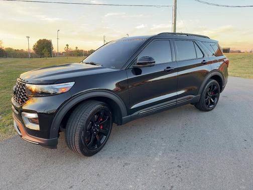 Black 2020 Ford Explorer ST