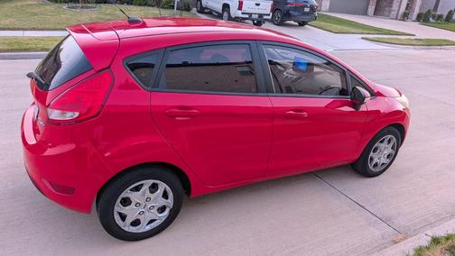Red 2013 Ford Fiesta SE